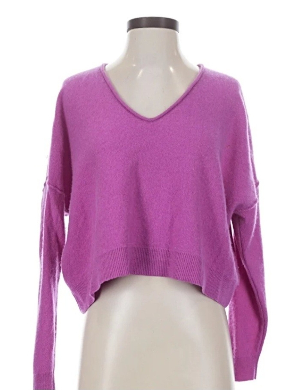 Pilcro V-Neck Cropped Sweater in Raspberry-Pink